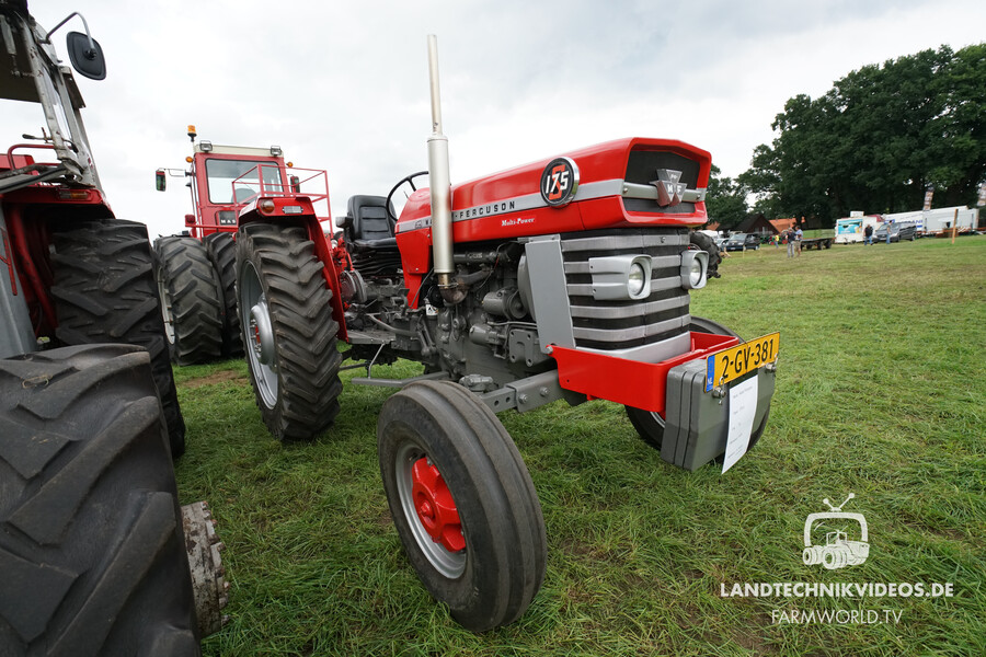 Massey Ferguson Traktoren_11.jpg